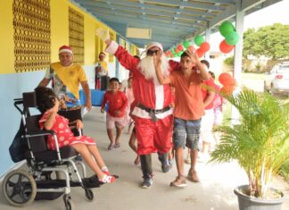 Chegada do Papai Noel encerra atividades do Núcleo Girassol em Parintins