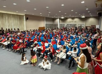 PGE-AM recebe crianças da Escola Estadual Plácido Serrano para celebração natalina