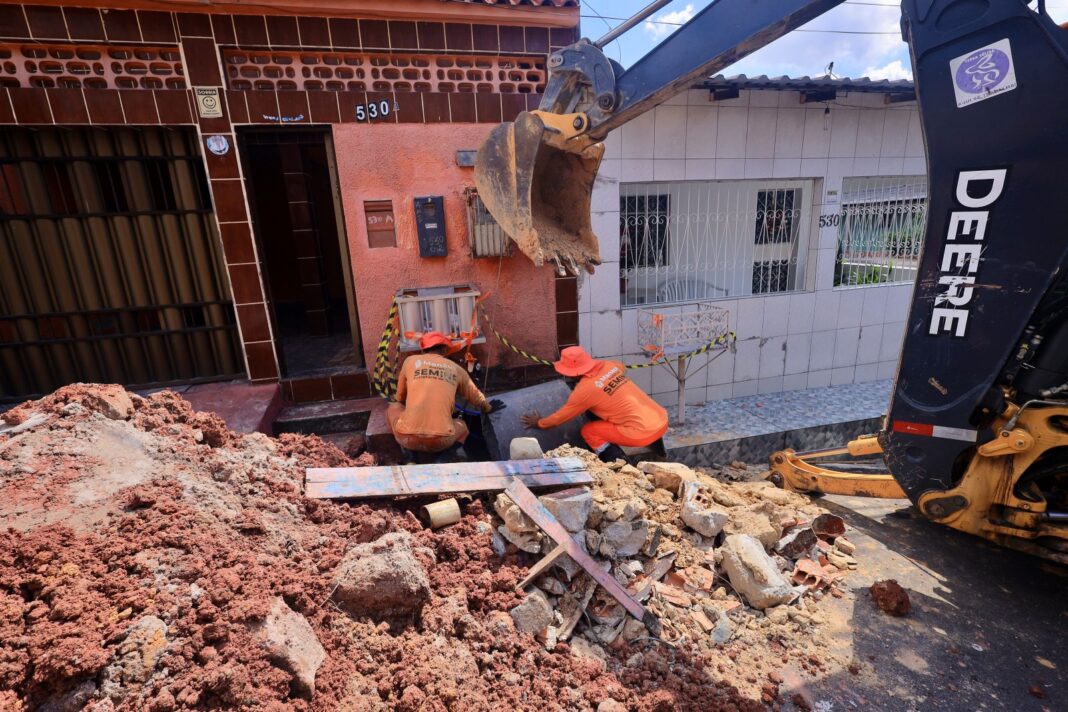 Prefeitura-de-Manaus-recupera-drenagem-profunda-em-via-do-bairro-Sao-Jorge-2.JPG