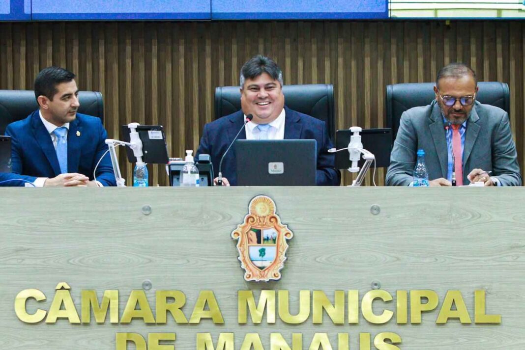 Presidente David Reis anuncia data de pagamento da segunda parcela do 13º e do abono natalino aos servidores da CMM (1)