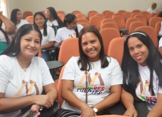 Formatura de projeto que transforma mães solo refugiadas e migrantes em empreendedoras