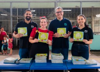 Manauara distribui mais de dois mil livros com temática amazônica em escolas e organizações sociais de Manaus