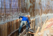 Obras do muro de arrimo avançam e chegam a 50% de execução em Parintins