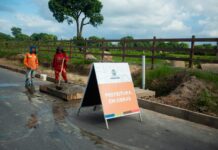 Prefeitura de Parintins realiza obra na estrada do Macurani e inicia construção de meio-fio