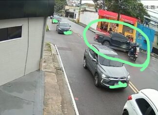 DENÚNCIA VÍDEO: Motorista de caminhonete alugada pela SEMED causa acidente, foge sem prestar socorro e deixa motoboy ferido em Manaus
