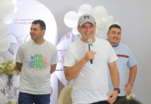 Prefeito Mateus Assayag reforça humanização da educação em encontro com gestores escolares