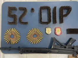 PC-AM prende homem e apreende fuzis de grosso calibre e mais de 600 cartuchos em lancha em São Paulo de Olivença