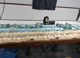 Base Tiradentes: PMAM apreende R$ 1 milhão em espécie com passageiro no porto de Codajás