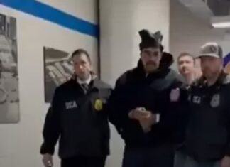 Ditador narcotráficante Nicolas Maduro chega ao centro de detenção do Brooklyn