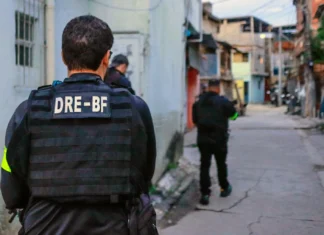 Operação da Polícia Civil mira reduto histórico de Fernandinho Beira-Mar na Baixada