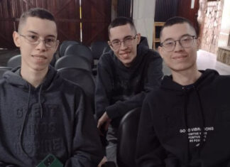 Trigêmeos tiram título juntos em São Paulo e se preparam para a primeira eleição em 2026