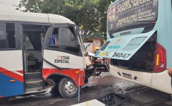 CBMAM resgata 10 vítimas após colisão entre micro-ônibus e ônibus na Cidade Nova, em Manaus