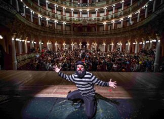 ‘Sarau do Feupuudo’ chega ao Teatro Amazonas com espetáculo de palhaçaria premiado