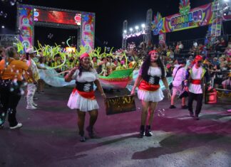 Alegria, cores e irreverência celebram o espetáculo dos Blocos Irreverentes na primeira noite do Carnailha 2026