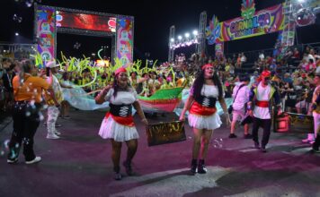 Alegria, cores e irreverência celebram o espetáculo dos Blocos Irreverentes na primeira noite do Carnailha 2026