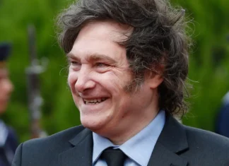 CERCADO POR BARRICADAS: Governo Milei vence oposição e aprova nova lei trabalhista