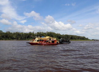 Corpo de Bombeiros do Amazonas segue buscas por desaparecidos em naufrágio e já percorreu mais de 10 km do rio Amazonas