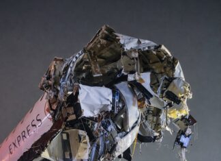 Tragédia no LaGuardia: Colisão entre Avião e Caminhão de Bombeiros Deixa Mortos em NY