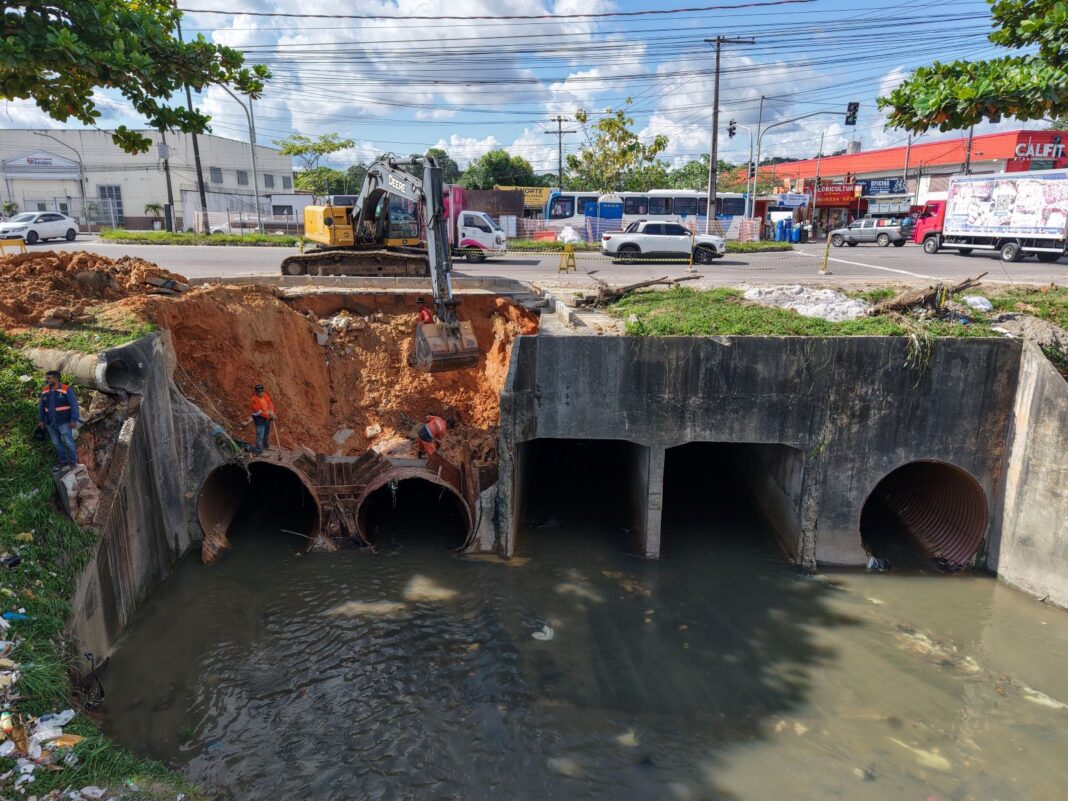 Após fortes chuvas, Prefeitura de Manaus atua no igarapé do Passarinho e garante segurança na avenida José Henrique Bentes 2