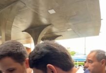 O Beijo do Súdito: Quando a fiscalização da Câmara vira hidratante de Mão. Manoooo ele beijou o cara, meu Deus 🤣