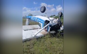 Vídeo mostra avião monomotor após queda no Aeroclube de Manaus; acidente deixa uma vítima fatal