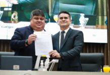 Presidente David Reis conduz ato de renúncia do prefeito de Manaus e oficializa posse de Renato Junior