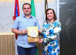 Presidente do TCE-AM entrega Prestação de Contas Anual de 2025 à ALEAM