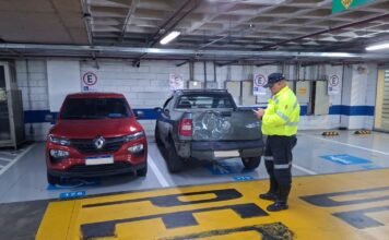 Prefeitura de Manaus autua 30 veículos por uso irregular de vagas especiais