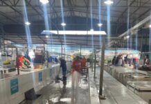 Prefeitura de Manaus realiza lavagem de feiras abastecedoras em preparação para a Semana Santa