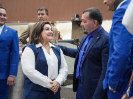 Maria do Carmo visita Câmara Municipal e mostra união no projeto da direita para o Amazonas