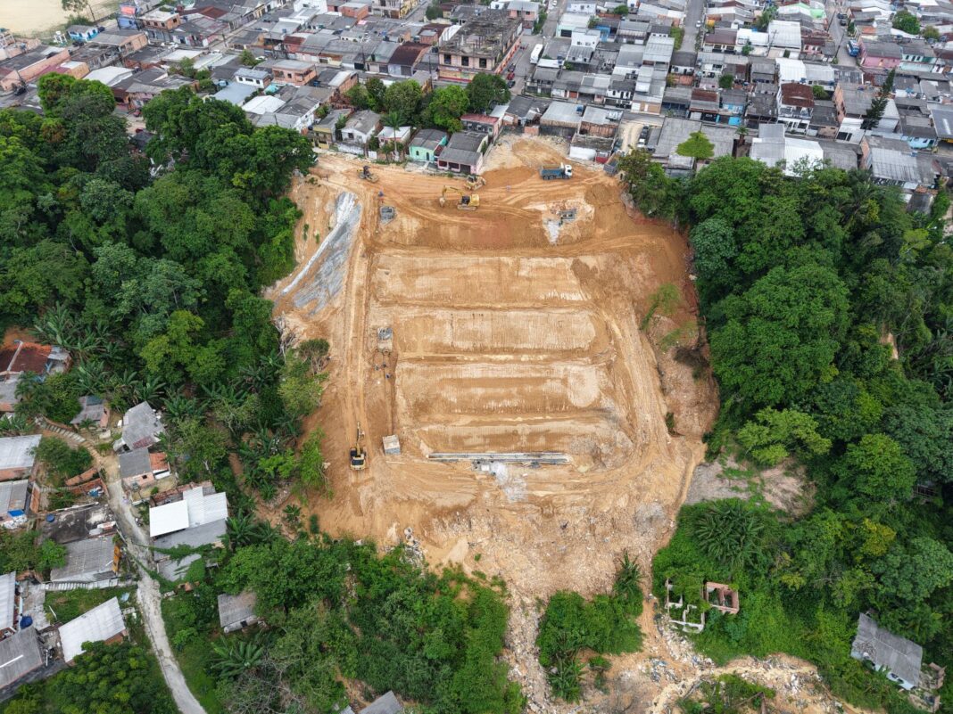 Prefeitura de Manaus avança em obras de contenção de erosão e leva mais segurança à rua Ladário, na zona Norte 4