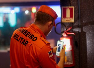 CIF: Corpo de Bombeiros multa e notifica bar que funcionava sem documentação no Vieiralves