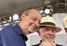 Ao lado de Omar, Lula entrega casas, garante a BR-319 e cumpre agenda no AM.