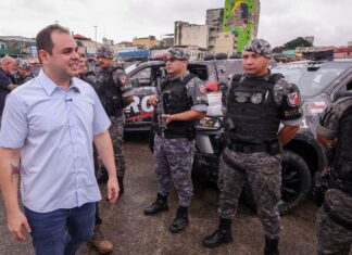 Governador Roberto Cidade acompanha apresentação de cerca de 2,5 toneladas de entorpecentes e armamento apreendidos pelas Forças de Segurança do Amazonas