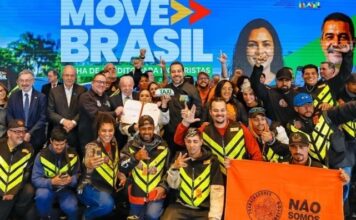 Lula lança crédito de até R$ 30 bilhões para motoristas de app e taxistas financiarem carro novo