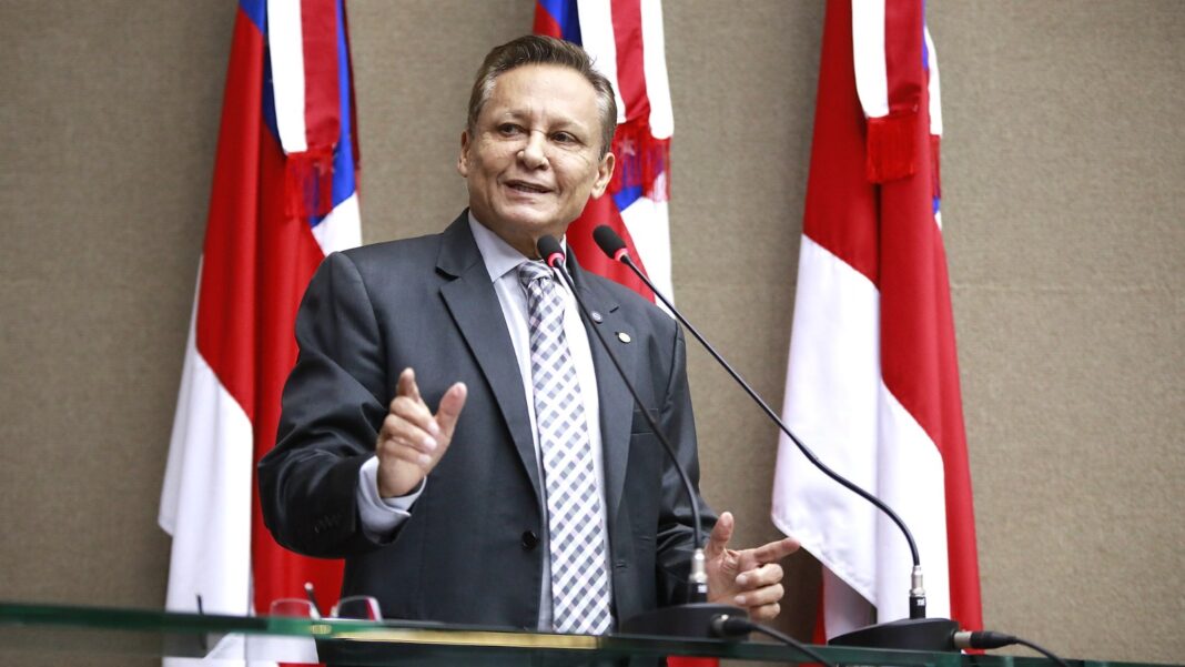 Em-60-dias-a-frente-da-Presidencia-da-Aleam-Adjuto-Afonso-conduz-acoes-institucionais-e-acompanha-sancao-de-leis-de-impacto-social-Foto-Matheus-Rodrigues-Aleam