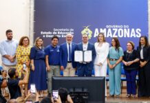 Governador Roberto Cidade anuncia investimentos em infraestrutura e distribuição de fardamentos e kits para alunos da rede pública de ensino