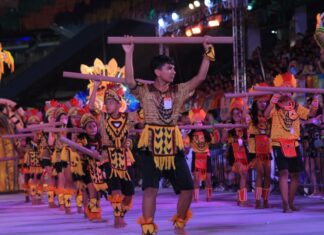 Boi Mirim Tupi integra programação de festividades promovida pela Prefeitura de Parintins com espetáculo sobre raízes culturais.