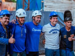Jender Lobato reencontra artistas nos galpões do Caprichoso