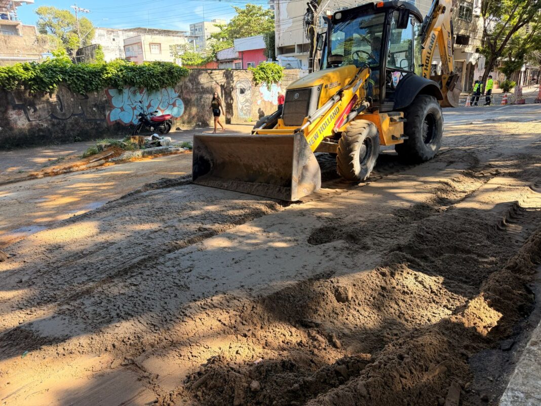 Prefeitura de Manaus atua durante a madrugada e evita afundamento de via em importante corredor viário do Centro 3