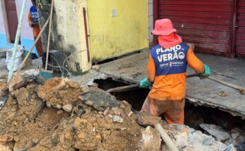Prefeitura de Manaus recupera sistema de drenagem no bairro Compensa e reforça conscientização sobre descarte correto de resíduos