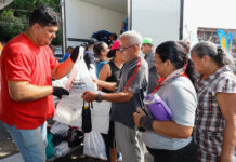 Prefeitura de Manaus distribui 50 mil jaraquis à população dos bairros Santa Etelvina e Lago Azul