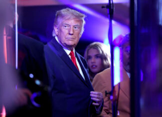 Trump ameaça Irã com mil mísseis prontos para disparo caso seja assassinado