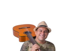 O cantor e compositor Adriano Lima divulga sua agenda de shows para este fim de semana
