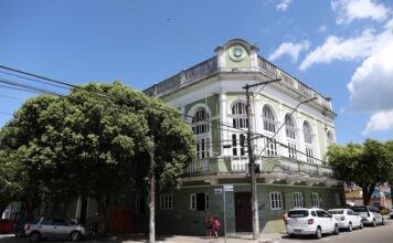 Mostra ‘Encantos do Oriente’ celebra a dança do ventre em noite inédita no Teatro Gebes Medeiros