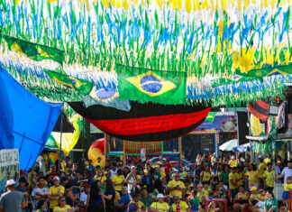 Prefeitura garante estrutura para transmissão de jogo nas ‘Ruas da Copa’ e reúne famílias durante partida que marcou a despedida do Brasil do Mundial