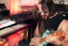 CodeRitual aprofunda sua identidade sonora em “Deadlines”, novo single que une Techno, Indie Dance e reflexão sobre a pressão criativa