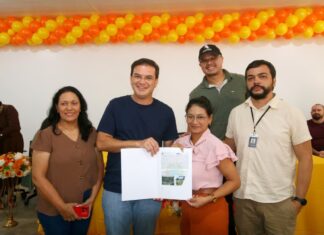 Prefeito Mateus Assayag destaca avanço histórico na regularização fundiária com entrega de 57 TAUS