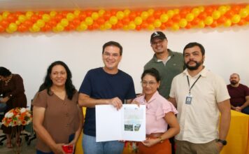 Prefeito Mateus Assayag destaca avanço histórico na regularização fundiária com entrega de 57 TAUS