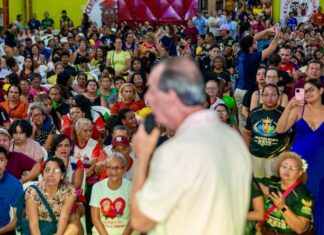 Em grande reunião na zona leste de Manaus, Omar propõe ampliar rede de saúde para destravar fila do Sisreg no Amazonas